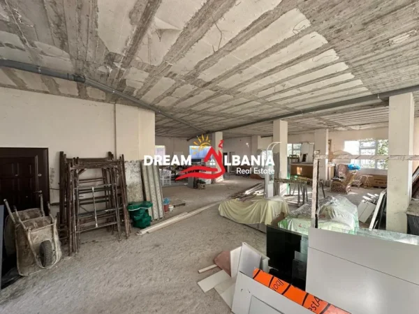 Tirane, shitet magazine Kati 0, 300 m² 230.000 € (tufine)