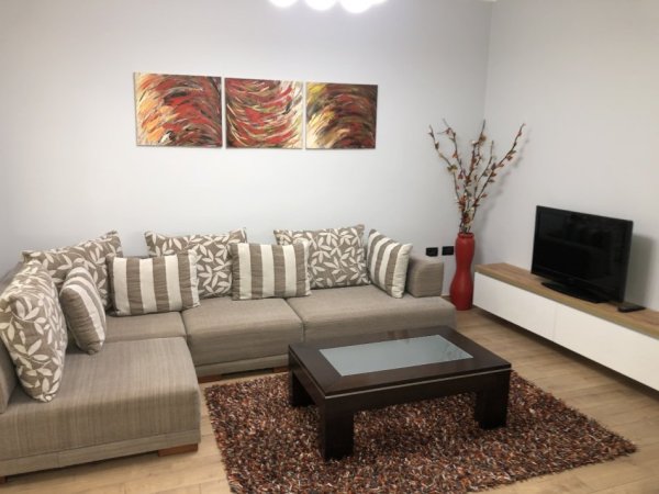 Tirane, jepet me qera apartament 1+1 Kati 2, 