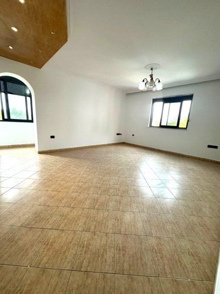 Shitet Apartament 2+1 tek Kryqëzimi i Rrugës së Elbasanit,  225.000 €URO