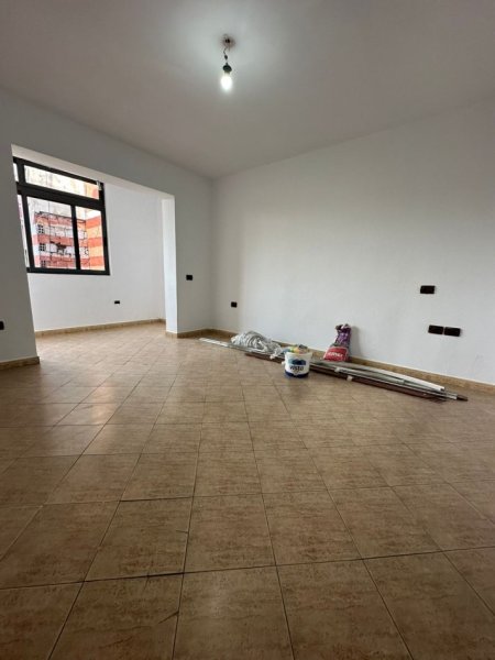 Shitet Apartament 2+1 tek Kryqëzimi i Rrugës së Elbasanit,  225.000 €URO