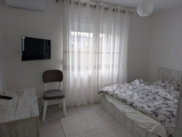 Tirane, jepet me qera apartament 2+1+Ballkon Kati 2, 75 m² 650 € (Selvia/Rr.Siri Kodra)