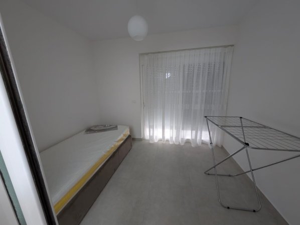 Tirane, jepet me qera apartament 2+1+Ballkon Kati 2, 75 m² 650 € (Selvia/Rr.Siri Kodra)
