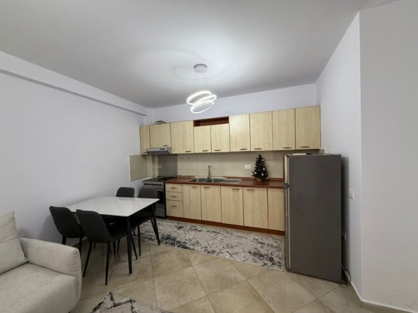 Tirane, jepet me qera apartament 2+1 Kati 4, 85 m² 850 € (Rruga e Barrikadave.)
