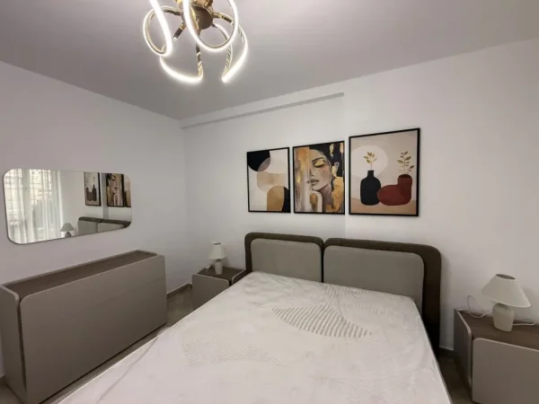 Tirane, jepet me qera apartament 2+1 Kati 4, 85 m² 850 € (Rruga e Barrikadave.)