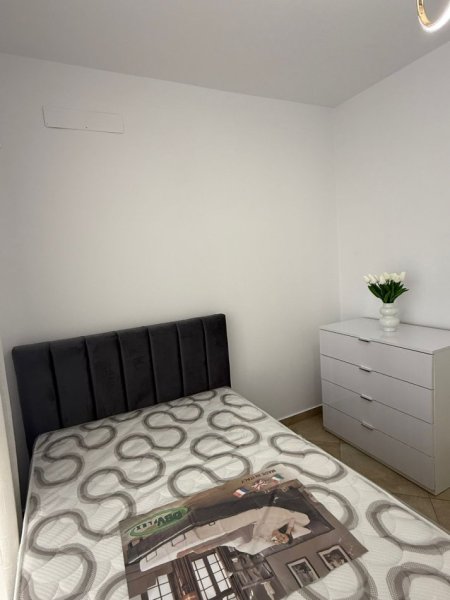 Tirane, jepet me qera apartament 2+1 Kati 4, 85 m² 850 € (Rruga e Barrikadave.)