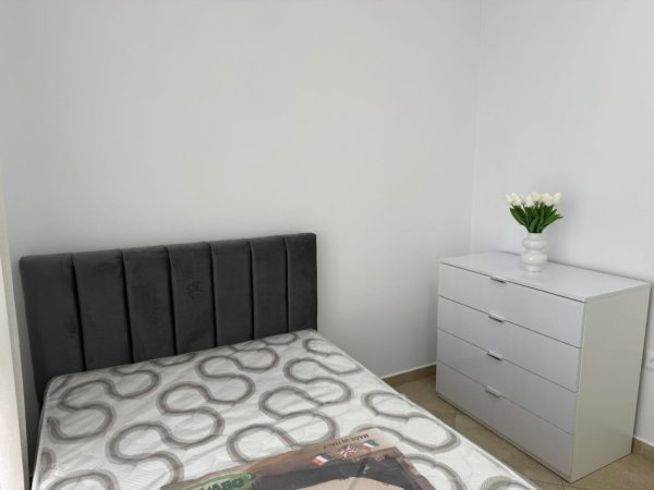 Tirane, jepet me qera apartament 2+1 Kati 4, 85 m² 850 € (Rruga e Barrikadave.)