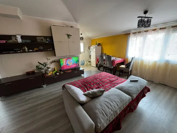 Tirane, jepet me qera apartament 3+1 Kati 2, 150 m² 600 € (Fakulteti ekonomik)