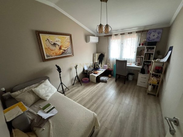 Tirane, jepet me qera apartament 3+1 Kati 2, 150 m² 600 € (Fakulteti ekonomik)