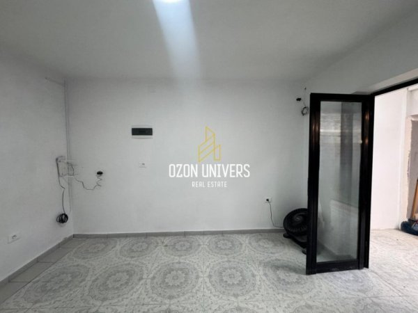 Tirane, jepet me qera ambjent biznesi Kati 0, 20 m² 450 € (Ish Stacioni i Fundit i Tiranës së Re!)