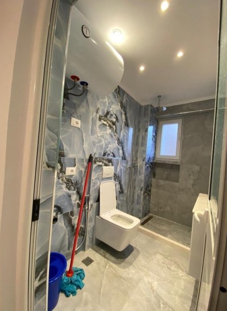 Tirane, jepet me qera zyre Kati 2, 83 m² 800 € (Rruga e Durrësit)