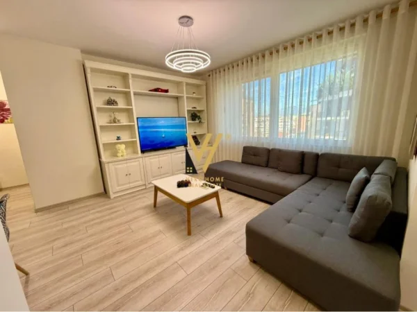 Tirane, jepet me qera apartament 1+1+Ballkon Kati 8, 70 m² 800 € (RRUGA E KOSOVAREVE)