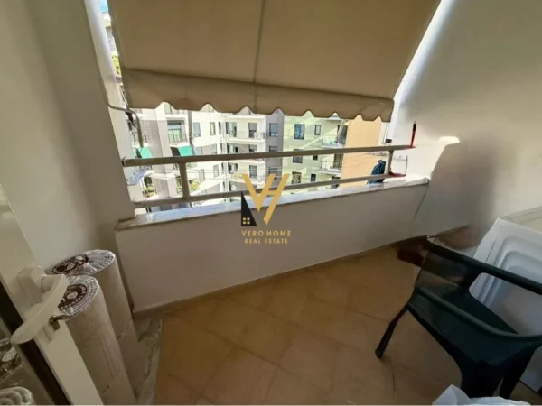 Tirane, jepet me qera apartament 1+1+Ballkon Kati 8, 70 m² 800 € (RRUGA E KOSOVAREVE)