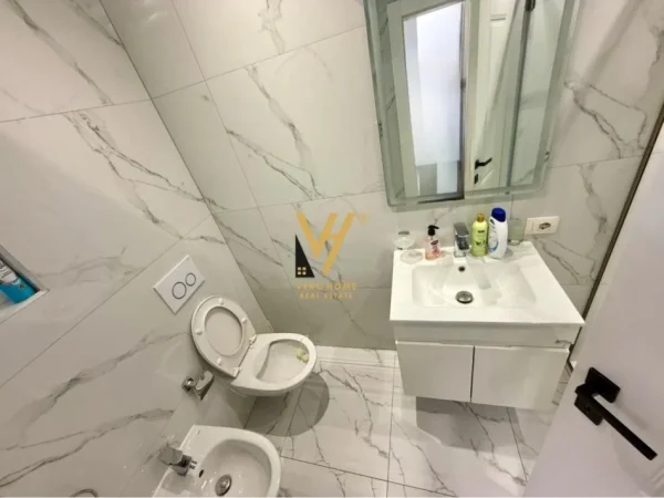 Tirane, jepet me qera apartament 1+1+Ballkon Kati 8, 70 m² 800 € (RRUGA E KOSOVAREVE)
