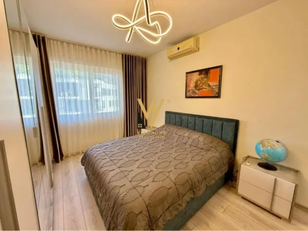 Tirane, jepet me qera apartament 1+1+Ballkon Kati 8, 70 m² 800 € (RRUGA E KOSOVAREVE)