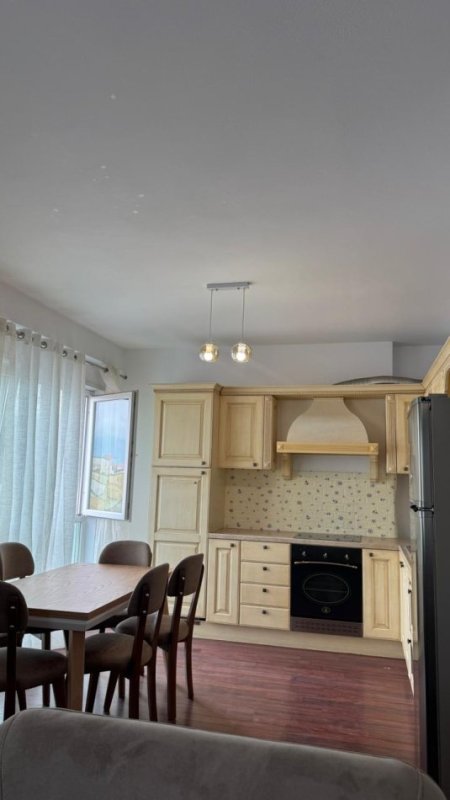 Tirane, jepet me qera 2+1+Ballkon Kati 4, 110 m² 600 € (Kodra e diellit)