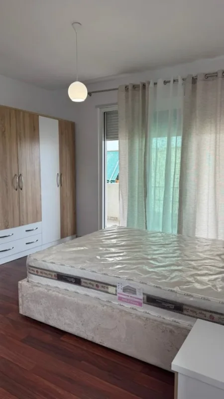 Tirane, jepet me qera 2+1+Ballkon Kati 4, 110 m² 600 € (Kodra e diellit)