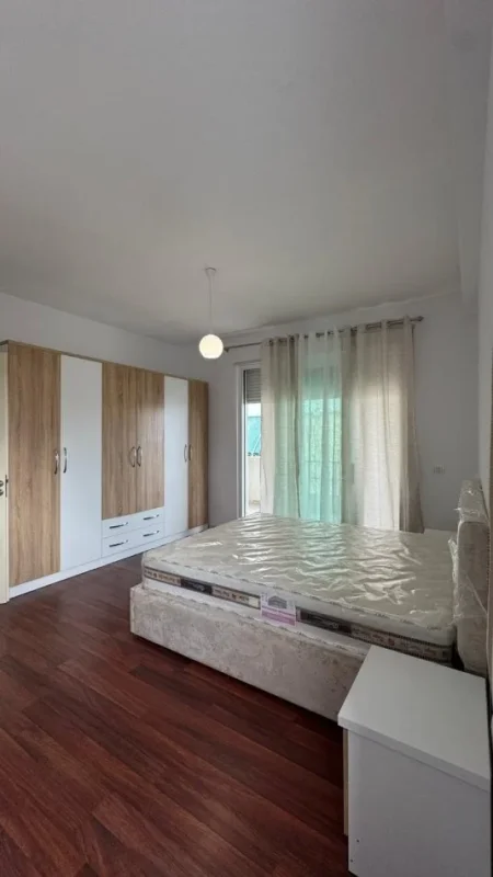Tirane, jepet me qera 2+1+Ballkon Kati 4, 110 m² 600 € (Kodra e diellit)