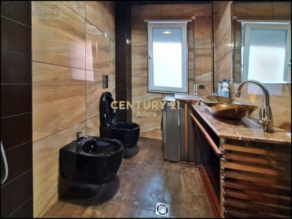 Tirane, shitet apartament duplex 2+1 Kati 3, 110 m² 185.000 € (Kopshti Botanik/Zoologjik)