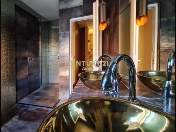 Tirane, shitet apartament duplex 2+1 Kati 3, 110 m² 185.000 € (Kopshti Botanik/Zoologjik)