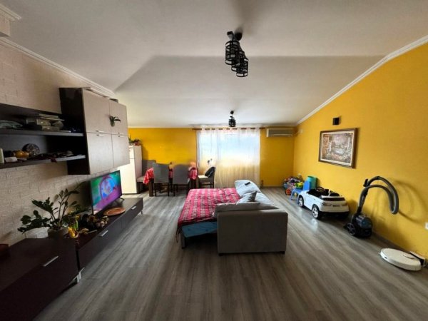 Tirane, jepet me qera apartament 3+1 Kati 2, 150 m² 600 € (PRANE FAKULTETIT EKONOMIK)