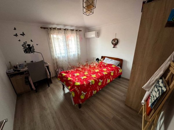 Tirane, jepet me qera apartament 3+1 Kati 2, 150 m² 600 € (PRANE FAKULTETIT EKONOMIK)