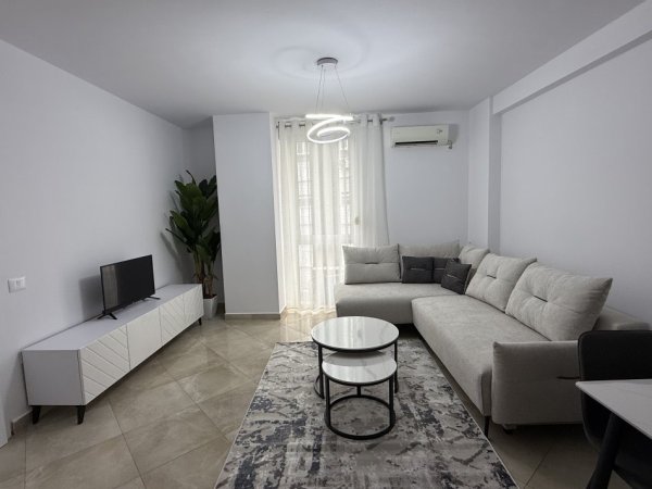 Tirane, jepet me qera apartament 2+1 Kati 4, 85 m² 850 € (Rruga e Barrikadave)