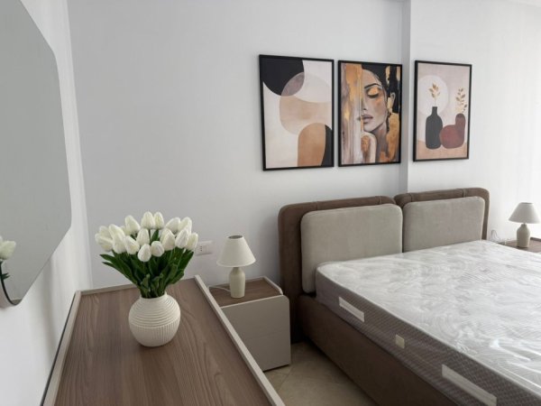 Tirane, jepet me qera apartament 2+1 Kati 4, 85 m² 850 € (Rruga e Barrikadave)