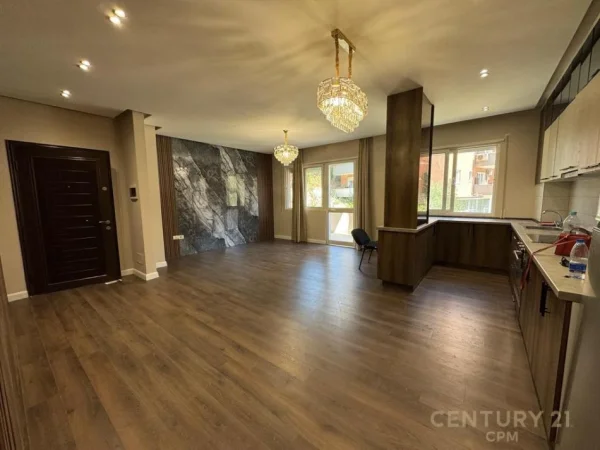 Tirane, shitet apartament duplex 2+1 Kati 3, 121 m² 210.000 € (Kopshti Botanik)