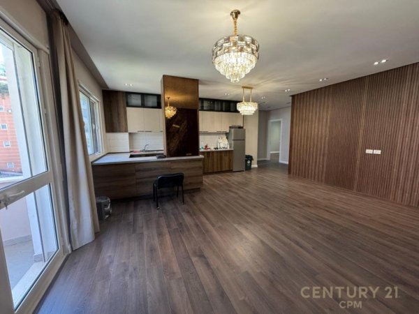 Tirane, shitet apartament duplex 2+1 Kati 3, 121 m² 210.000 € (Kopshti Botanik)
