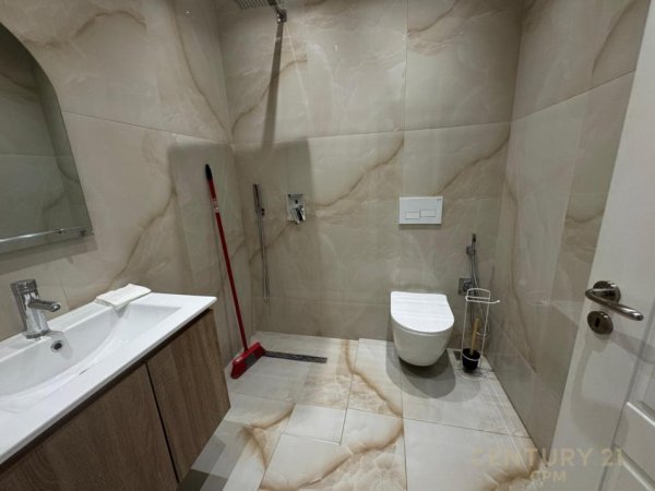 Tirane, shitet apartament duplex 2+1 Kati 3, 121 m² 210.000 € (Kopshti Botanik)