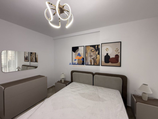 Tirane, jepet me qera apartament 2+1 Kati 4, 85 m² 850 € 