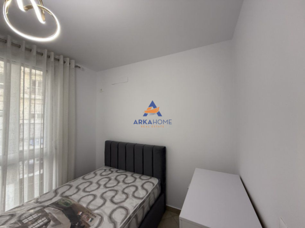 Tirane, jepet me qera apartament 2+1 Kati 4, 85 m² 850 € 
