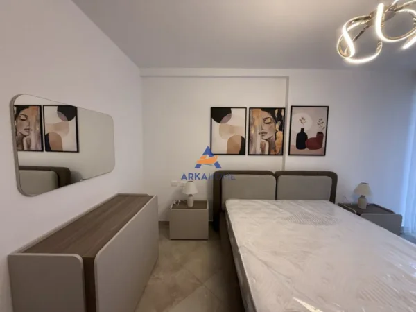 Tirane, jepet me qera apartament 2+1 Kati 4, 85 m² 850 € 
