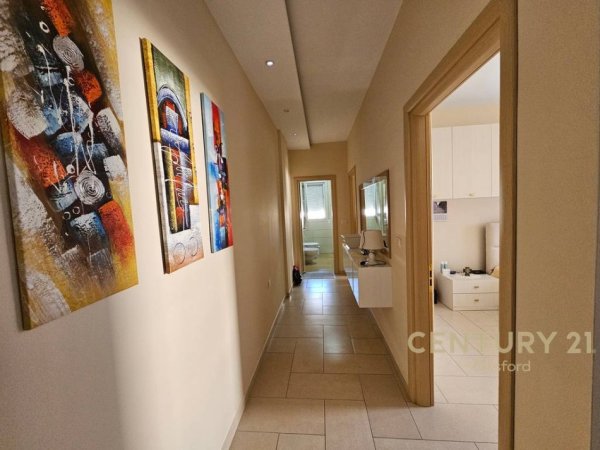 Tirane, shitet apartament 2+1 Kati 3, 103 m² 185.000 € (Kopshti Botanik)