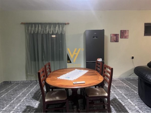 Tirane, jepet me qera apartament 2+1+Ballkon Kati 2, 90 m² 500 € (RRUGA BARRIKADAVE)