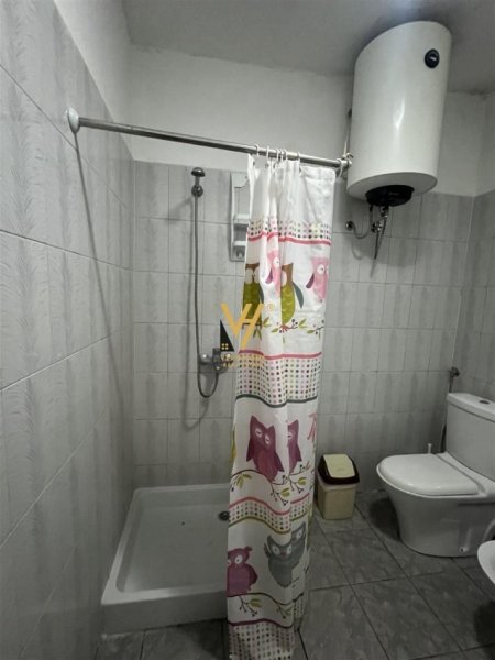 Tirane, jepet me qera apartament 2+1+Ballkon Kati 2, 90 m² 500 € (RRUGA BARRIKADAVE)