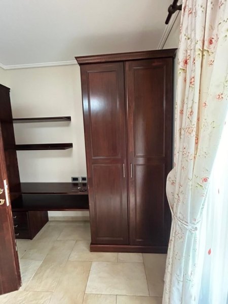 Tirane, jepet me qera apartament 3+1+Ballkon Kati 9, 105 m² 900 € (Rruga Milto Tutulani)