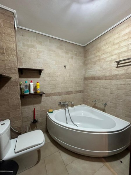 Tirane, jepet me qera apartament 3+1+Ballkon Kati 9, 105 m² 900 € (Rruga Milto Tutulani)