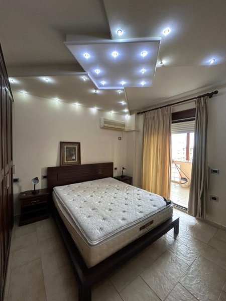 Tirane, jepet me qera apartament 3+1+Ballkon Kati 9, 105 m² 900 € (Rruga Milto Tutulani)