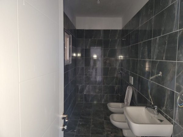Tirane, shitet apartament 2+1 , 119 m² 164.500 € (Bulevardi i Ri)
