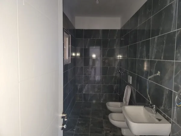Tirane, shitet apartament 2+1 , 119 m² 164.500 € (Bulevardi i Ri)