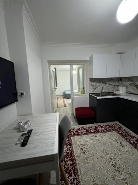 Tirane, jepet me qera apartament 1+1 Kati 1, 65 m² 430 € 