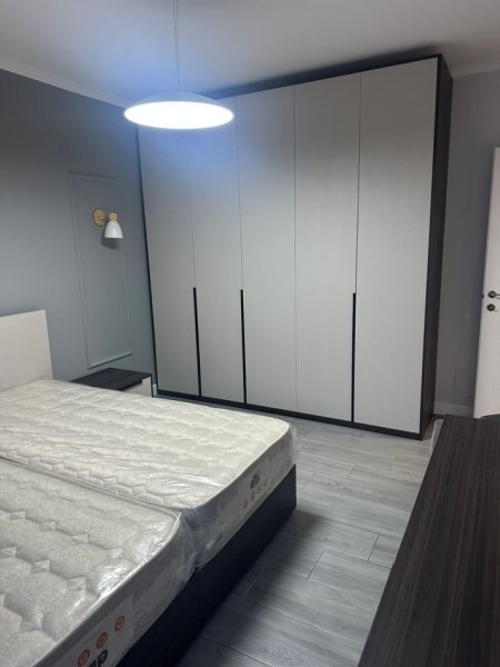 Tirane, jepet me qera apartament 1+1 Kati 1, 55 m² 570 € (Pazari i ri)