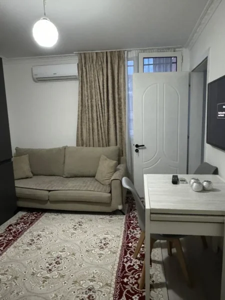 Tirane, jepet me qera apartament 1+1 Kati 1, 55 m² 430 € (Rruges se Dibres , te shkolla e bashkuar)