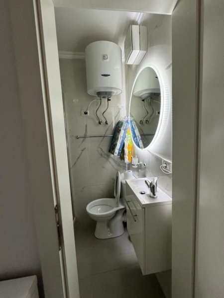 Tirane, jepet me qera apartament 1+1 Kati 1, 55 m² 430 € (Rruges se Dibres , te shkolla e bashkuar)