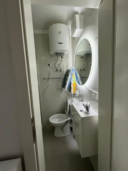 Tirane, jepet me qera apartament 1+1 Kati 1, 55 m² 430 € (Rruges se Dibres , te shkolla e bashkuar)