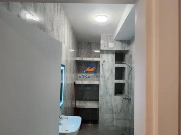 Tirane, jepet me qera apartament 1+1 Kati 5, 70 m² 760 € 