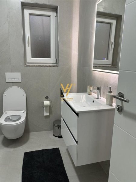 Tirane, jepet me qera apartament 1+1+Ballkon Kati 1, 65 m² 450 € (TREGU ELEKTRIK)