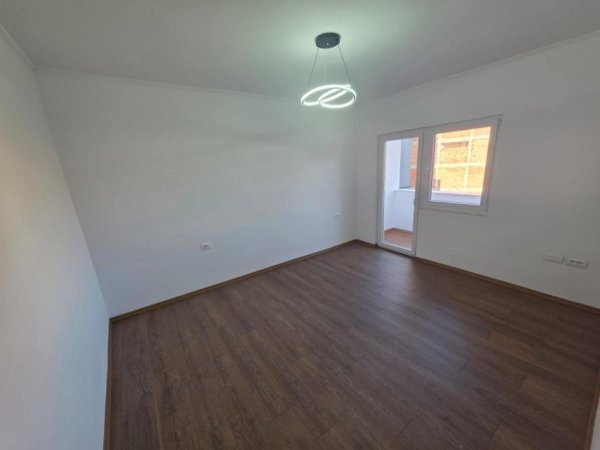 Tirane, shitet apartament 2+1 Kati 4, 76 m² 145.000 € (Xhamlliku)