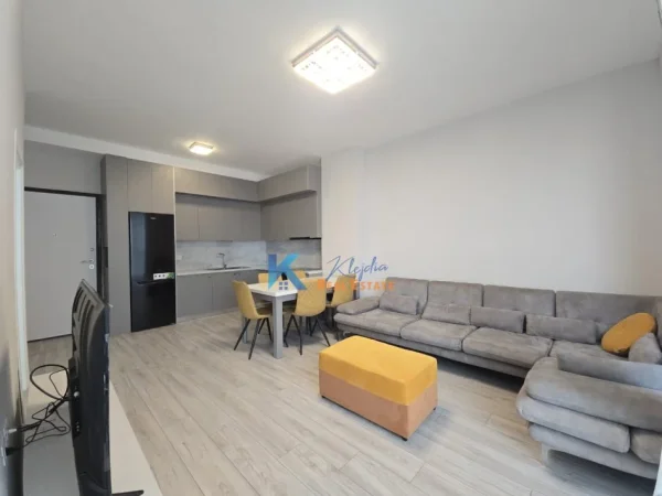 Tirane, jap me qera apartament 1+1+Ballkon Kati 5, 70 m² 750 € (Komuna e Parisit)